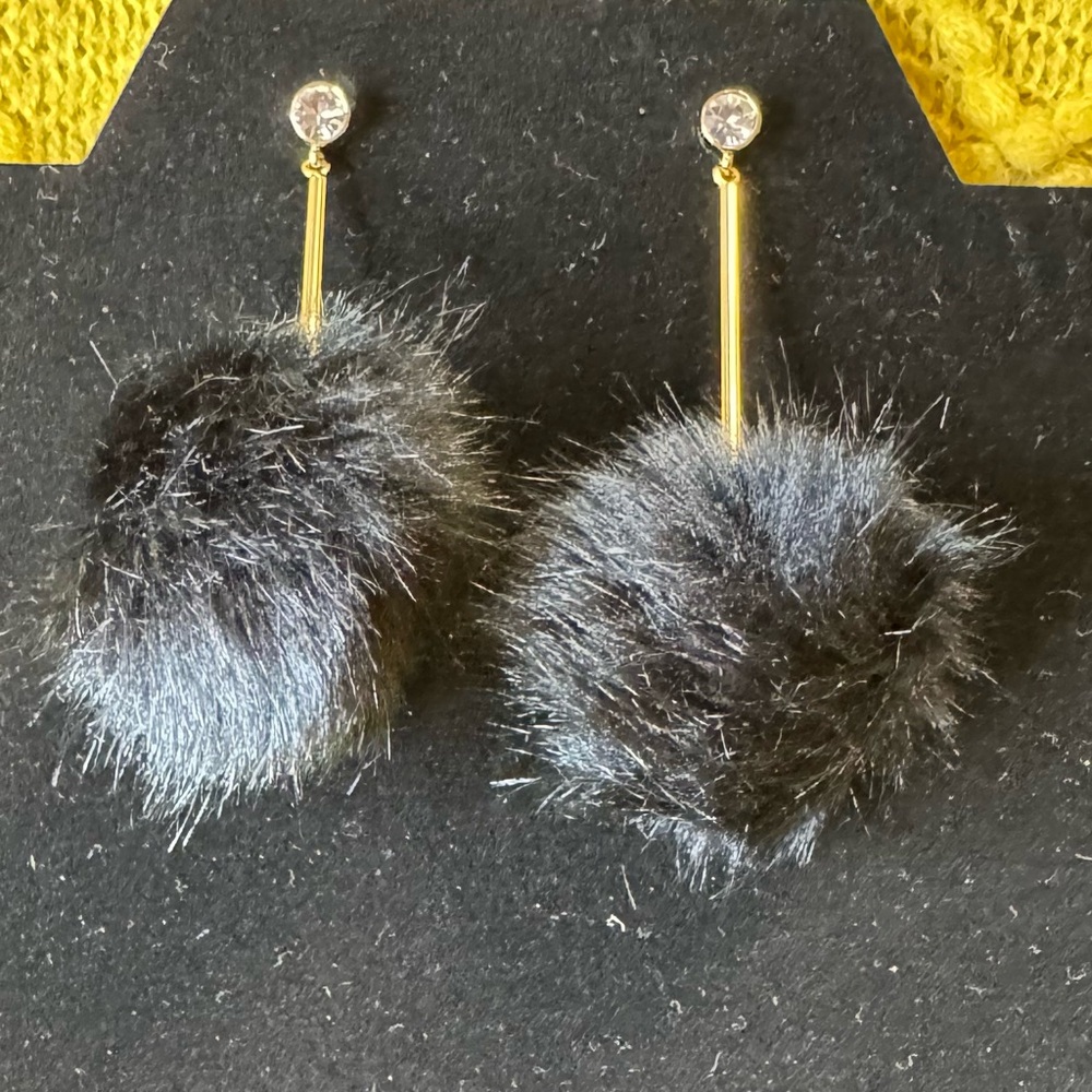 💔💔NOT AVAILABLE💔💔 
Kate Spade Elegant Black and Gold Pom Pom Earrings
